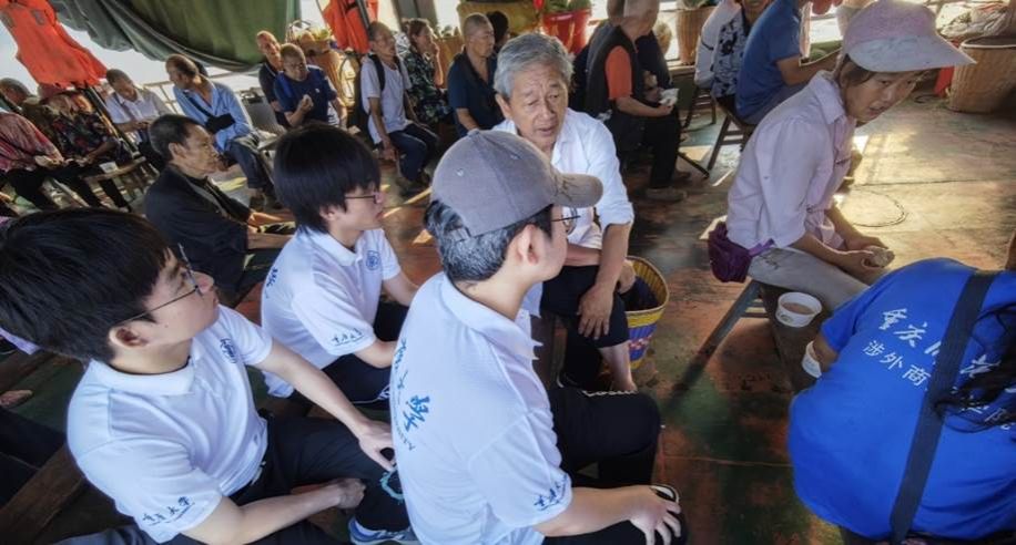 图片包含 人, 室内, 年轻, 男人AI 生成的内容可能不正确。